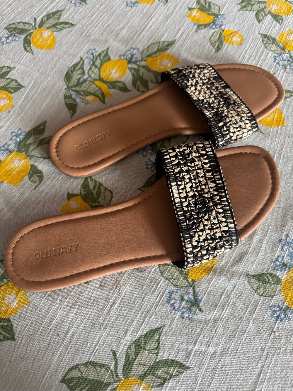 Old Navy Black and Cream Woven Slide Sandals